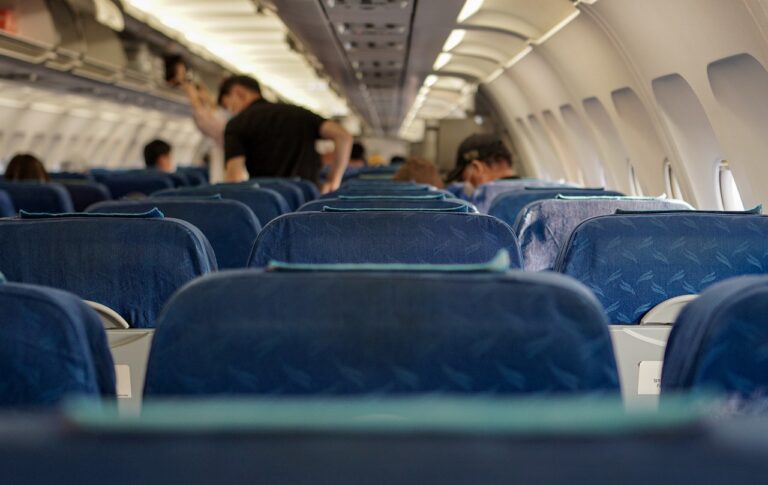 Viajar com tranquilidade é essencial, e o seguro viagem garante segurança, economia e suporte em imprevistos como problemas de saúde, extravio de bagagem e cancelamentos. Com opções acessíveis, a partir de R$15 por dia, você pode escolher o plano ideal para seu destino e perfil de viagem.